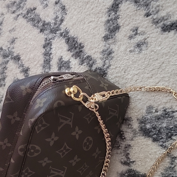 Louis Vuitton Monogram Trousse 28 Crossbody - Picture 3 of 10